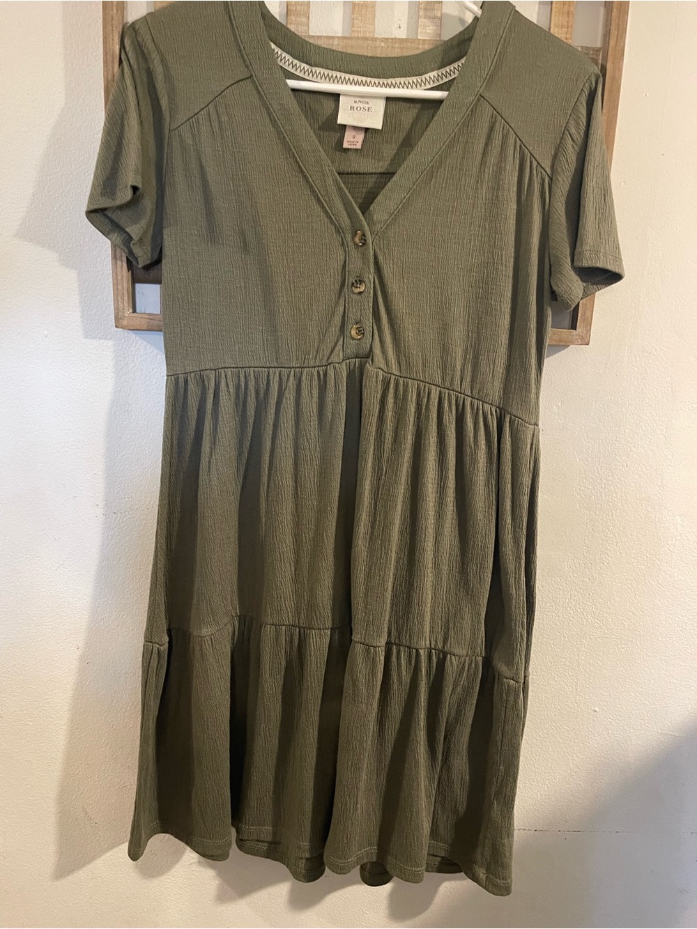 Knox rose women’s small Olive Tiered V-Neck Dress